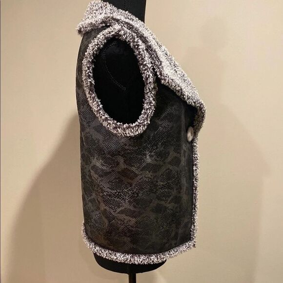 Joseph Ribkoff Vest Faux Leather Faux Sherpa Reptile Texture Shawl Collar Size 8 - Picture 4 of 11